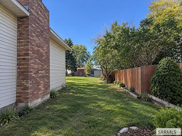 934 Elizabeth St photo 2