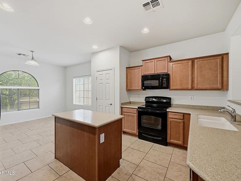 5752 W PEDRO Lane photo 4