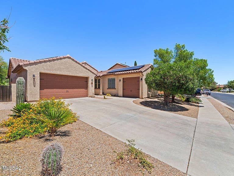 734 W Camino Curvitas photo 1