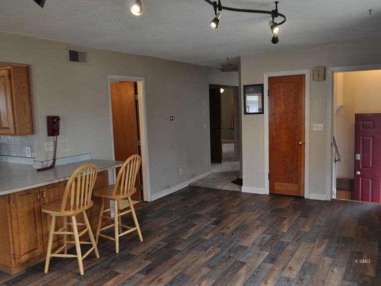 509 Snyder Ave photo 5