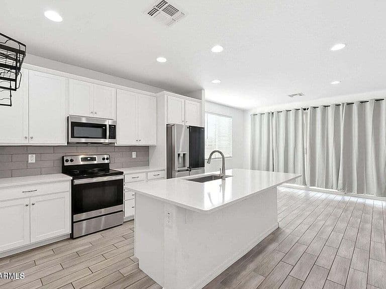 1744 W HOPI Drive photo 3