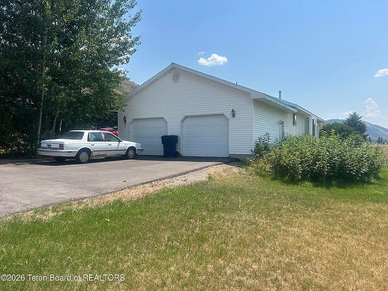 966 Aspen Ct photo 3