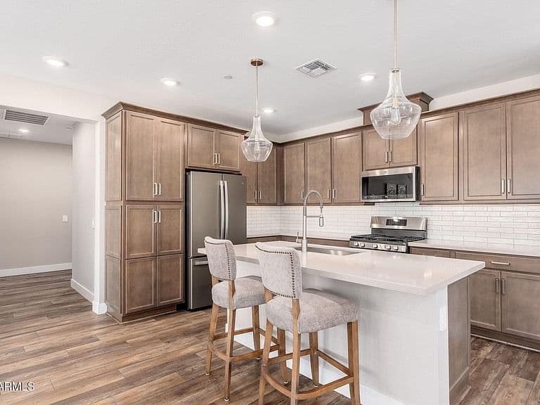 762 E GINKO Avenue #201 photo 3