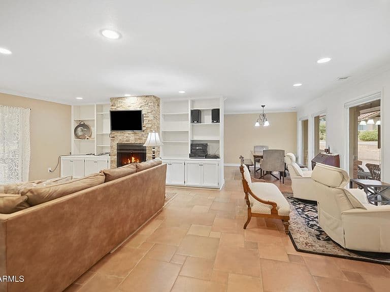 115 CHAPARRAL Drive photo 4