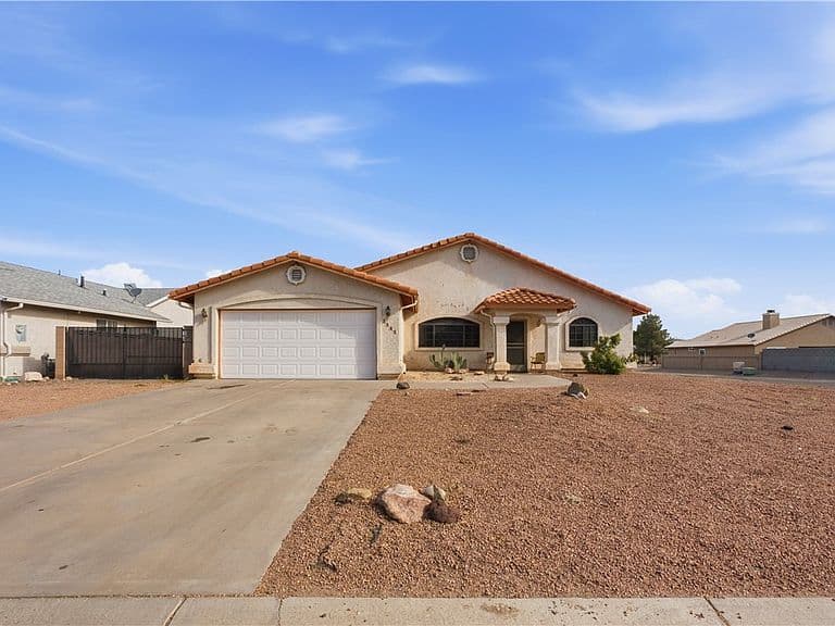 3865 E Snavely Avenue photo 1