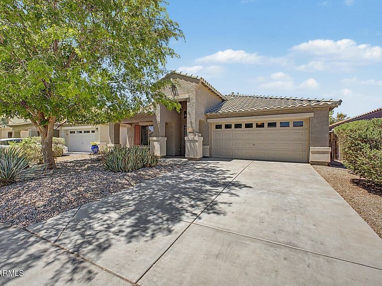 1362 E ANGELINE Avenue photo 1