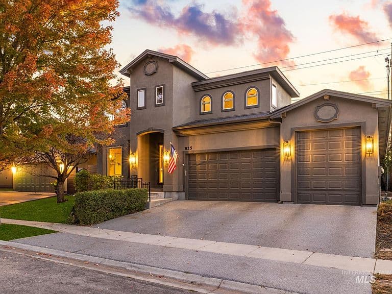 825 E Rubicon Dr photo 1