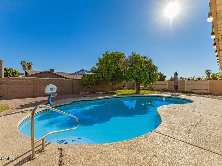 4419 W VOGEL Avenue photo 1