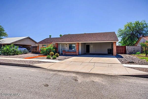 3201 W Coriander Dr photo 2
