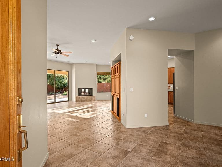 200 WHITE TAIL Drive photo 4