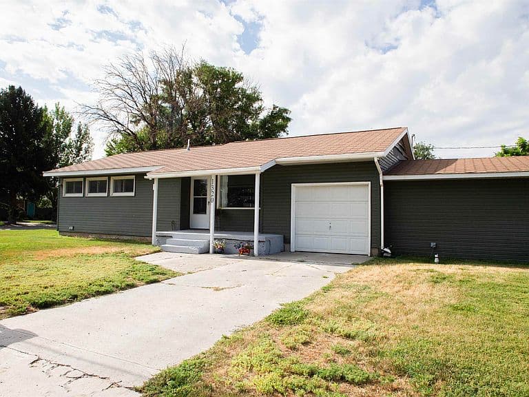 1320 Russell Ave photo 2