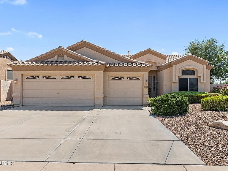 5321 W ANGELA Drive photo 1