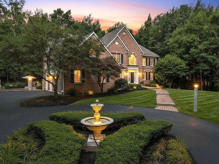 2 Rolling Woods Drive photo 1