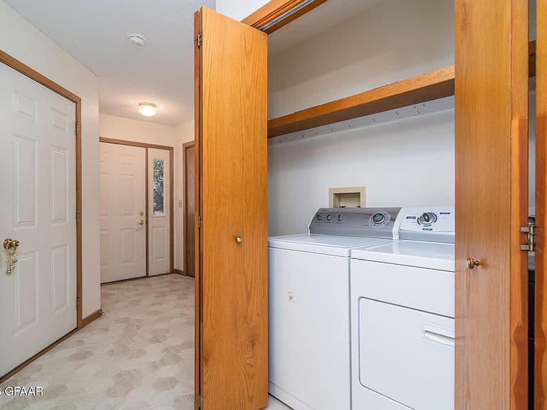 2075 Westminster Ct photo 4