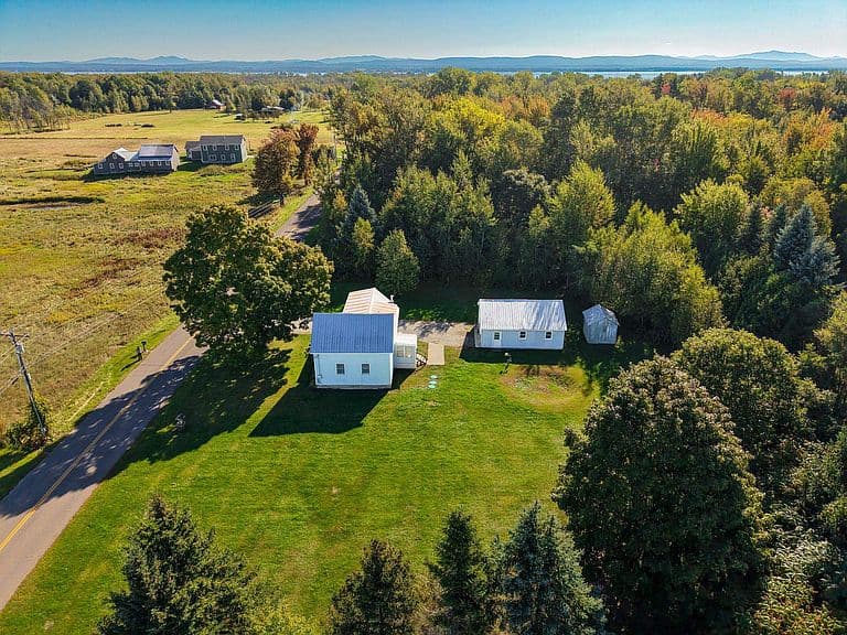 1346 Bridge Road photo 1
