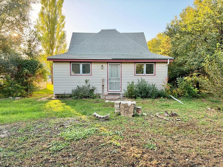 206 Front Ave SE photo 3