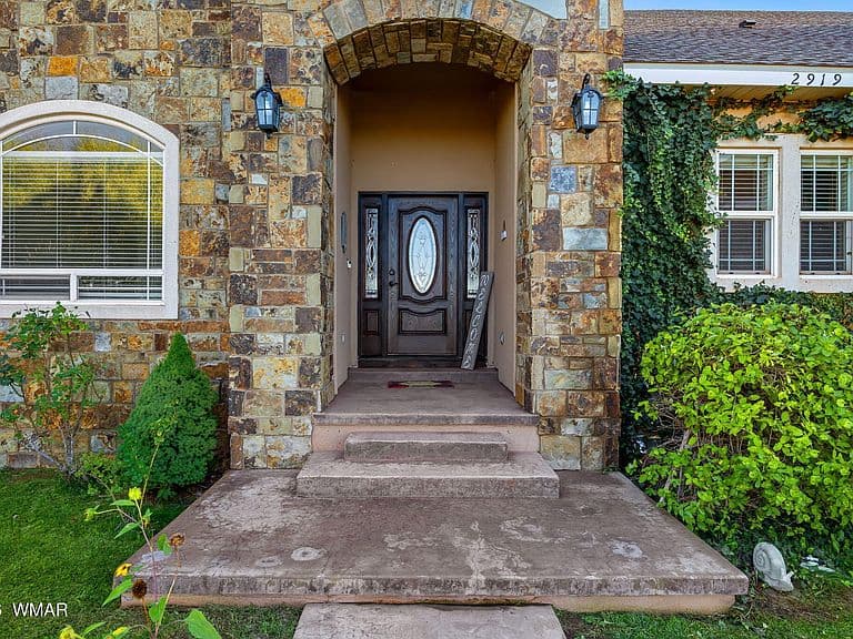 2919 W Country Club Dr photo 4