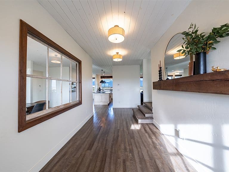 135 Equestrian Ln photo 3
