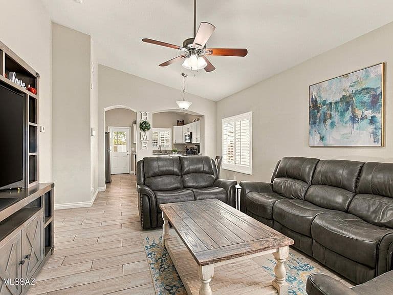 7656 S Trumpet Vine Ave photo 3