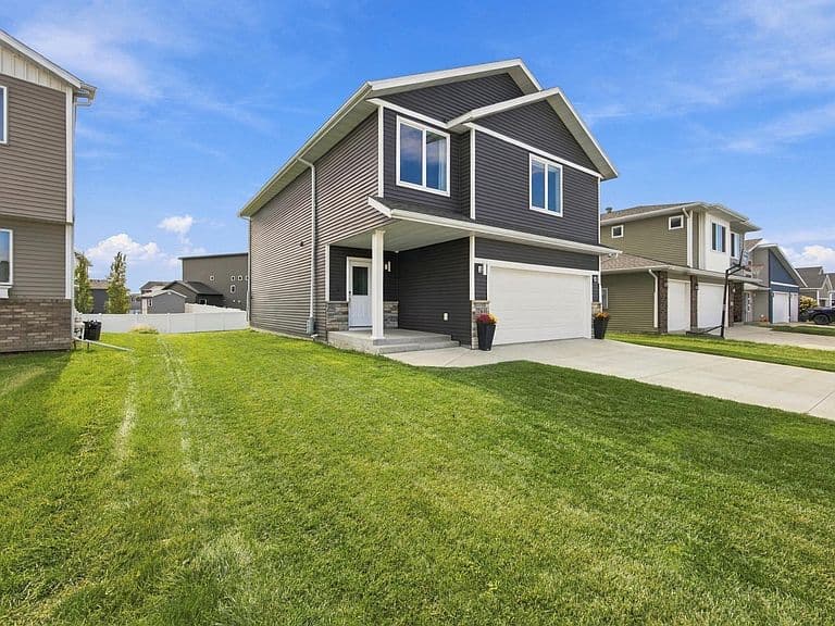 781 Albert Dr W photo 2