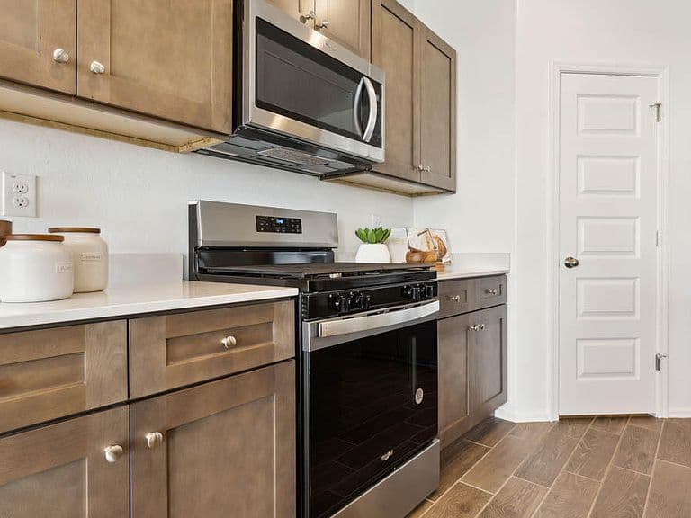 1527 E FLETCHER Drive photo 3