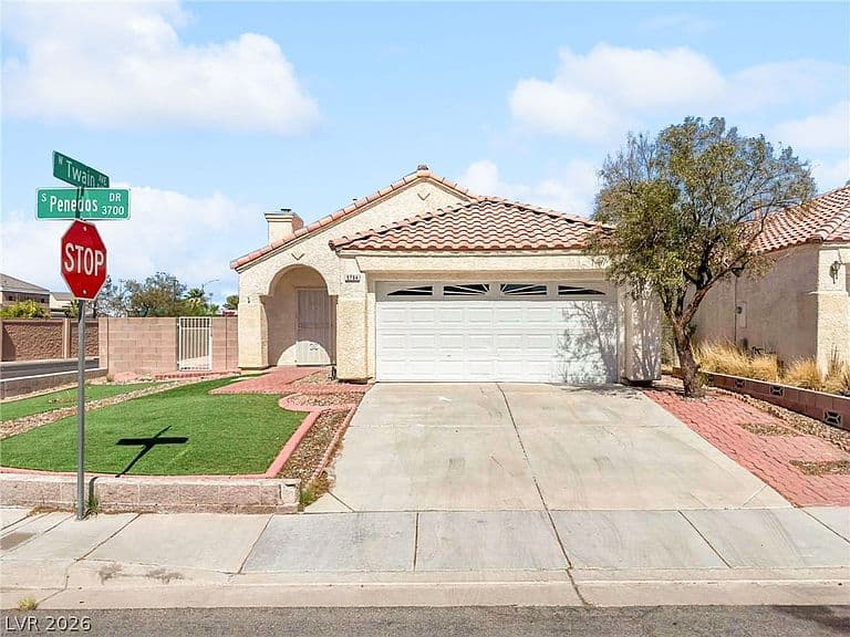3704 Penedos Dr photo 1