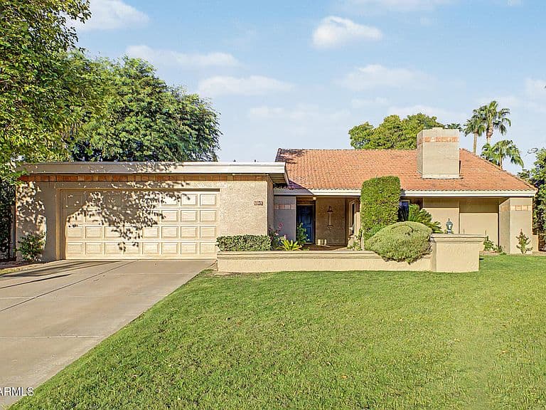 8547 N WOODLAND Court photo 3