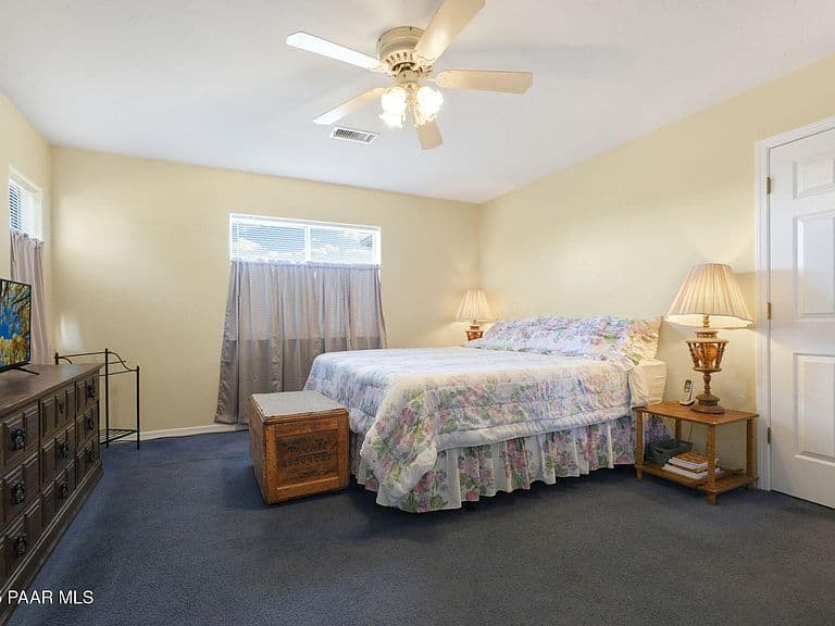 7040 E Grandview Dr photo 5