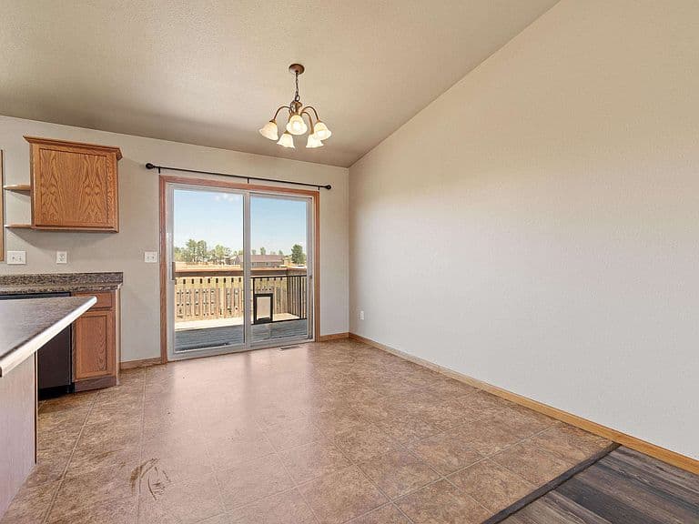 670 Airway Ct photo 4