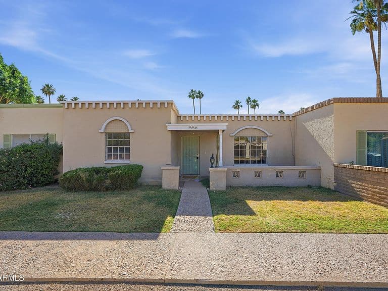 556 N HOBSON Plaza photo 1