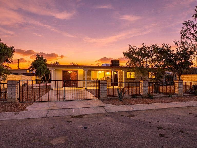 6558 S Iberia Cir photo 2