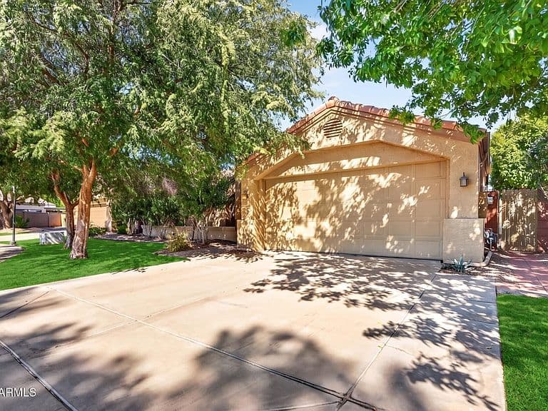 4747 N 84TH Way photo 3