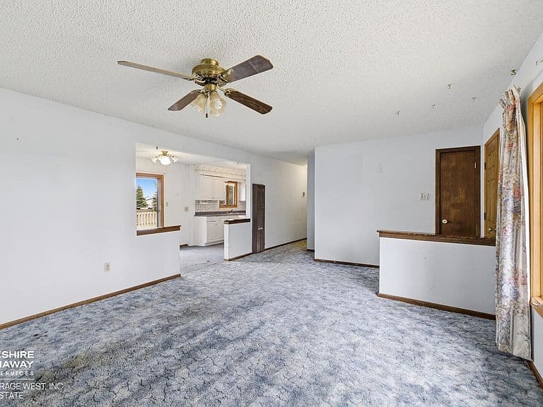 121 Buena Vista Ave photo 3