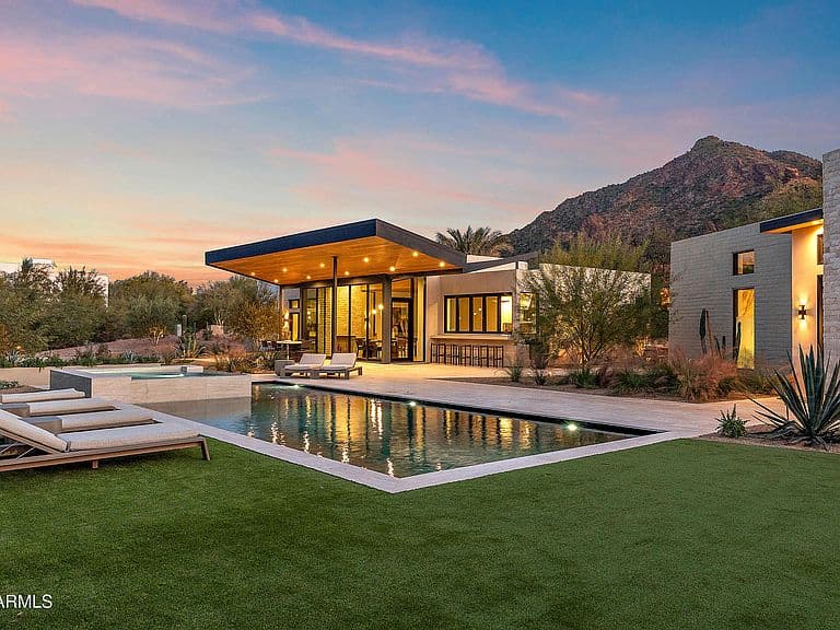 6135 N 51st Pl photo 1