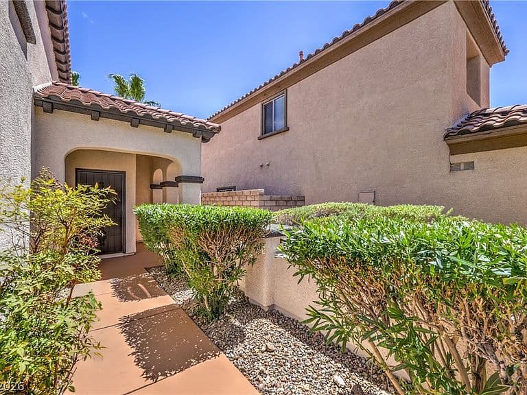 1064 Calvia St photo 5