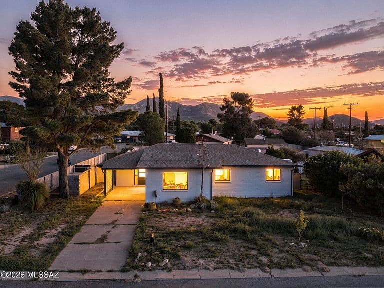 102 Copper St photo 1