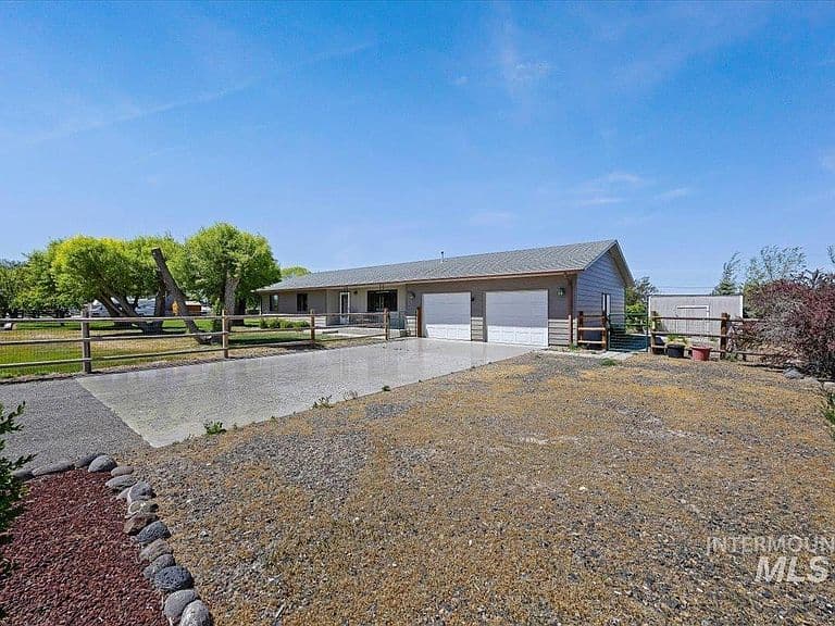 1030 Clear Creek Dr photo 3