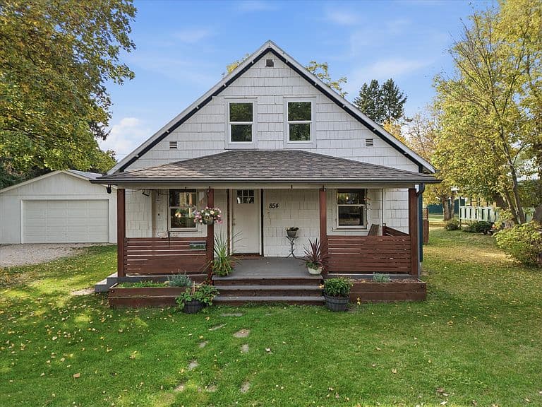 854 5th Ave photo 4