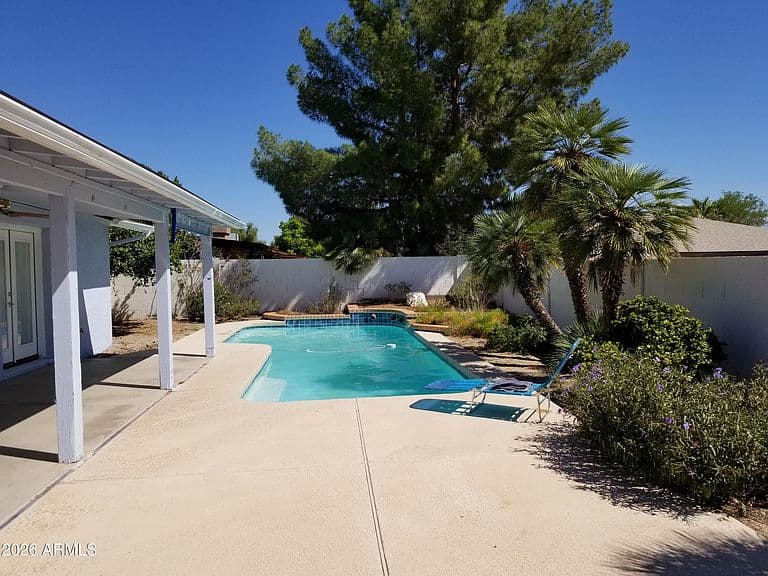 1525 E INDIGO Street photo 2