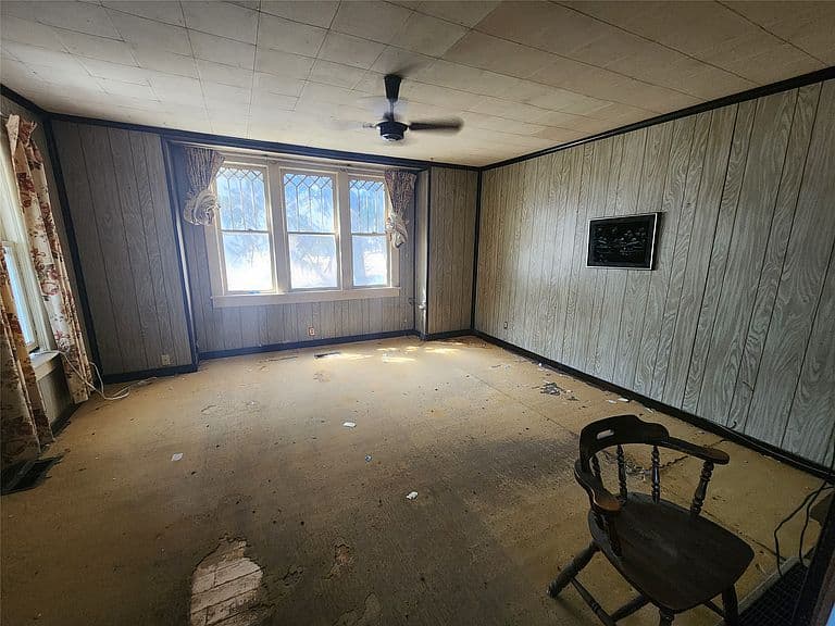 204 Adams St photo 5