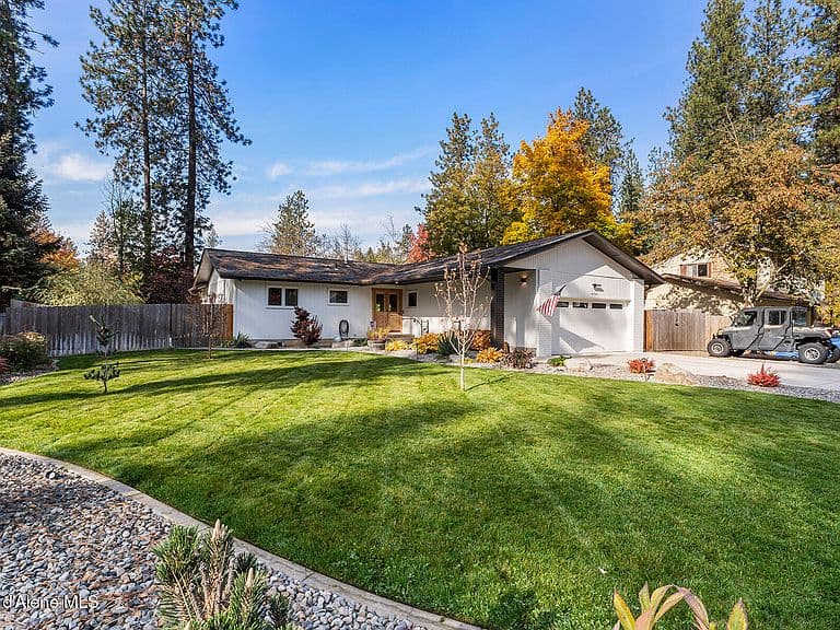 3704 N Woods Ln photo 3