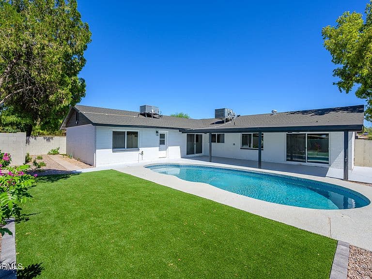1867 E CORNELL Drive photo 2
