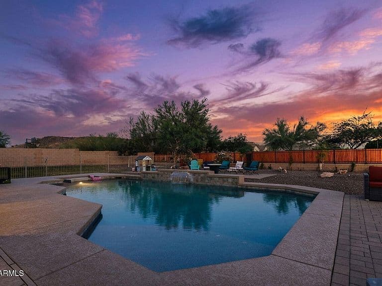 6615 W LEIBER Place photo 1