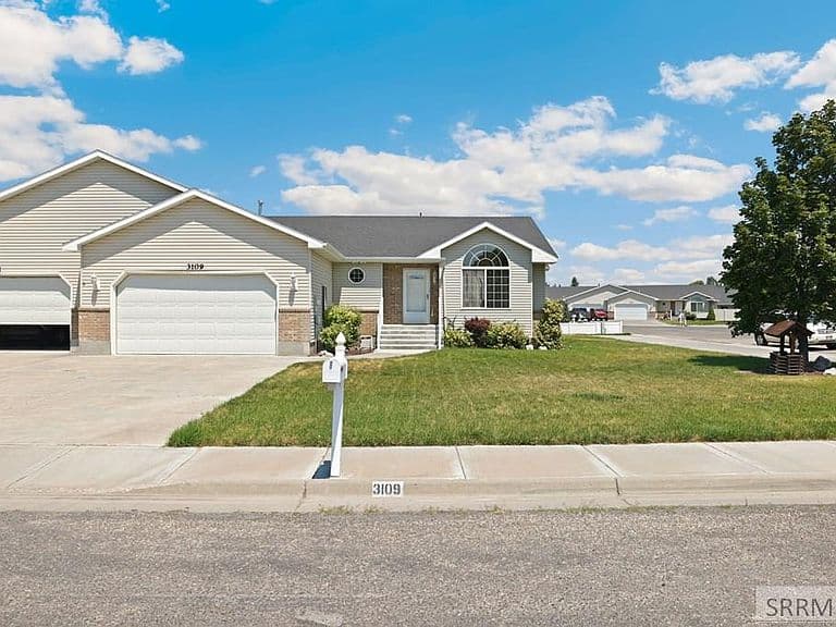3109 Madeline Dr photo 3