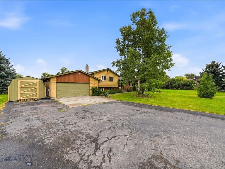 410 Coulee Dr photo 1