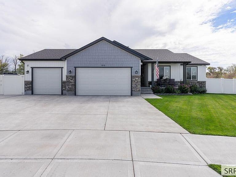 3272 Conela Cir photo 2