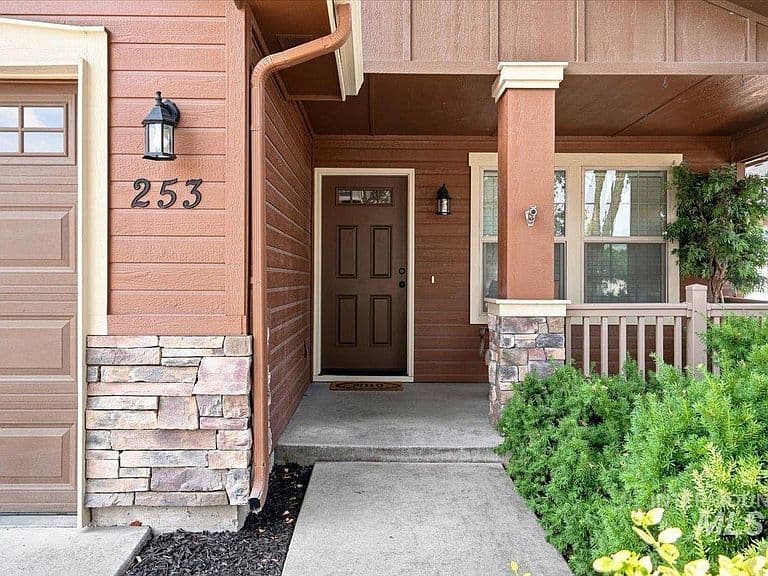 253 E Indian Rocks Ct photo 2