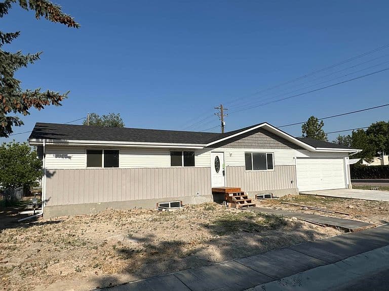 3975 Henderson Ln photo 1