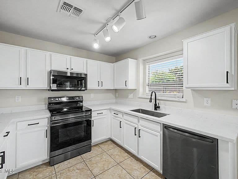 1610 W SAN TAN HILLS Drive photo 3