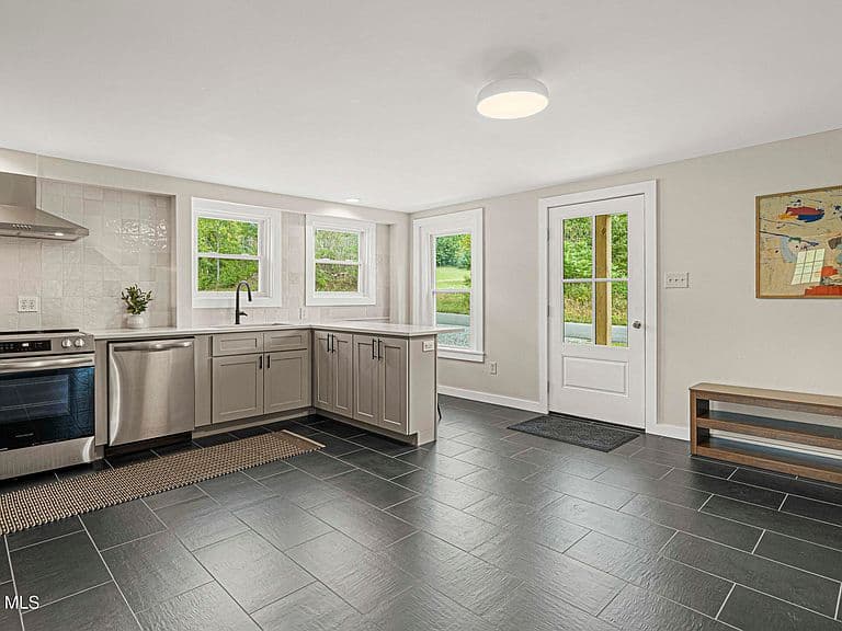 109 Crosier Road photo 3